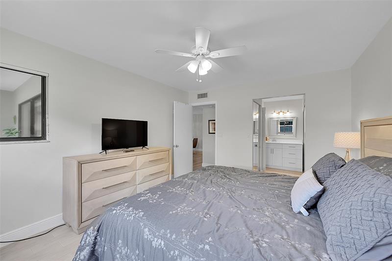 Image 22 of 61 For 15450 Pembridge Avenue  178
