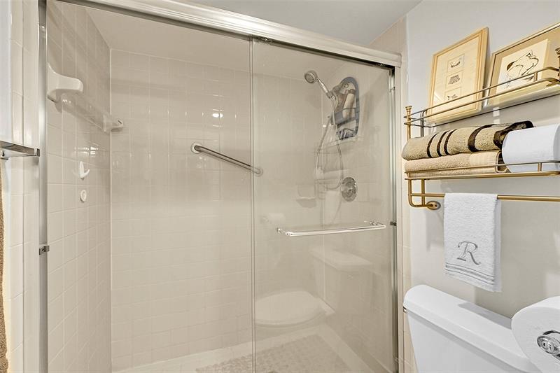 Image 24 of 61 For 15450 Pembridge Avenue  178