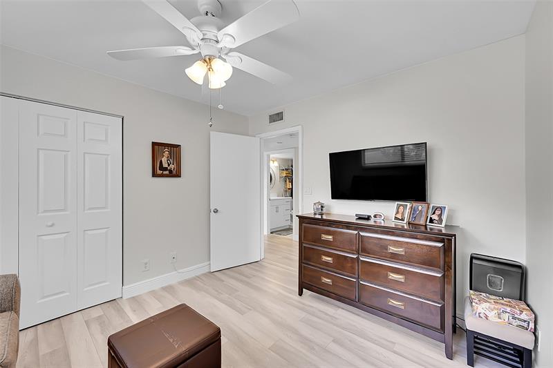 Image 27 of 61 For 15450 Pembridge Avenue  178