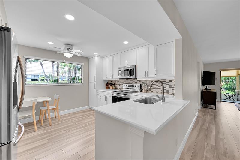 Image 4 of 61 For 15450 Pembridge Avenue  178