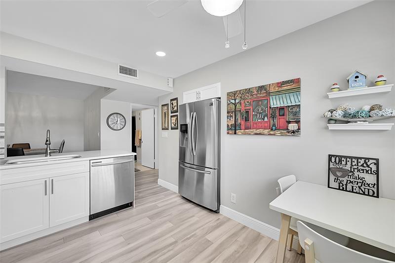Image 5 of 61 For 15450 Pembridge Avenue  178