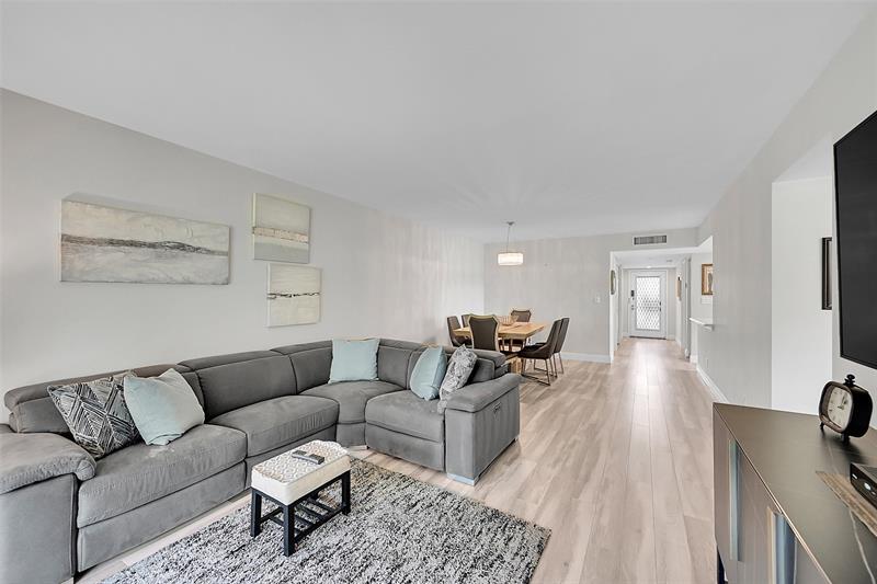 Image 6 of 61 For 15450 Pembridge Avenue  178