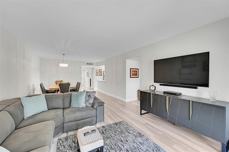 Image 8 of 61 For 15450 Pembridge Avenue  178