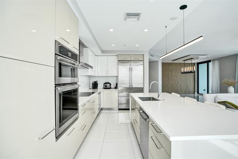 Image 17 of 40 For 100 Las Olas Blvd  2701