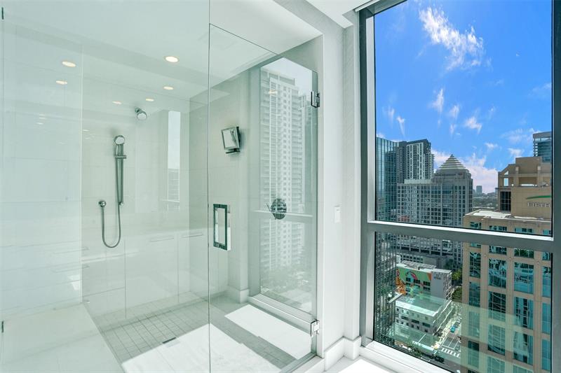 Image 30 of 40 For 100 Las Olas Blvd  2701