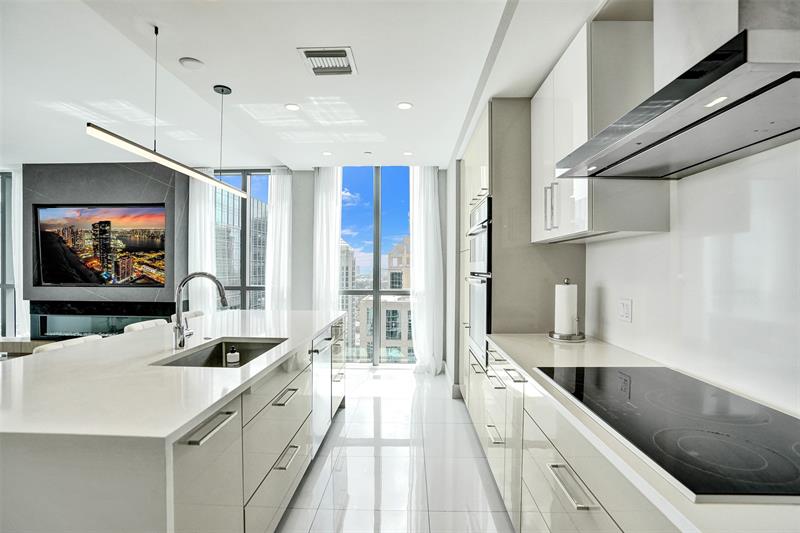 Image 6 of 40 For 100 Las Olas Blvd  2701