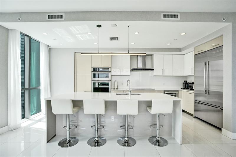 Image 7 of 40 For 100 Las Olas Blvd  2701