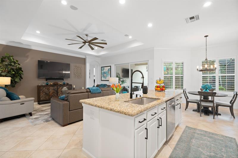 Image 12 of 39 For 8313 Marin Dr