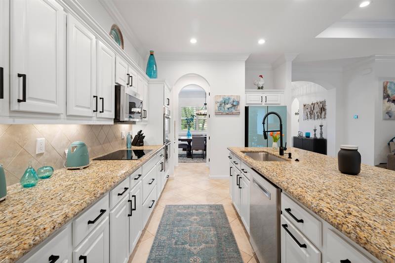 Image 14 of 39 For 8313 Marin Dr