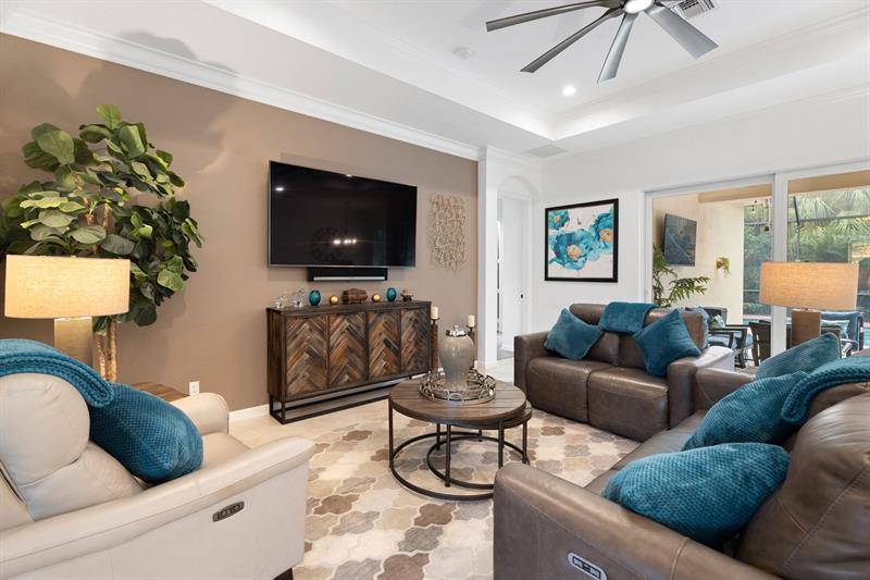Image 9 of 39 For 8313 Marin Dr