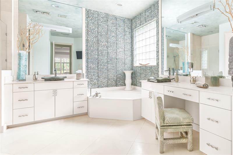 Image 12 of 19 For 9762 Isles Cay Dr