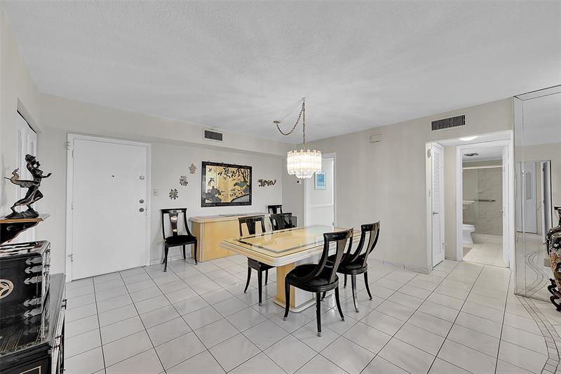 Image 22 of 52 For 801 Ocean Dr  806