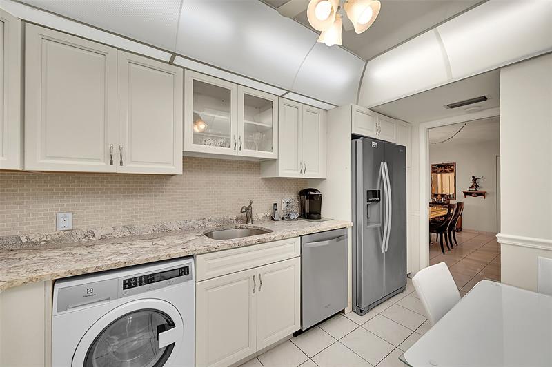 Image 28 of 52 For 801 Ocean Dr  806