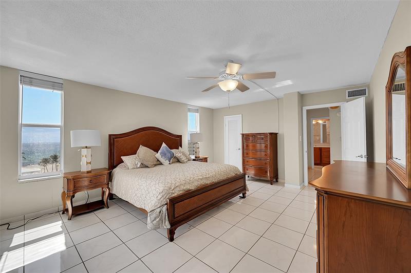 Image 30 of 52 For 801 Ocean Dr  806