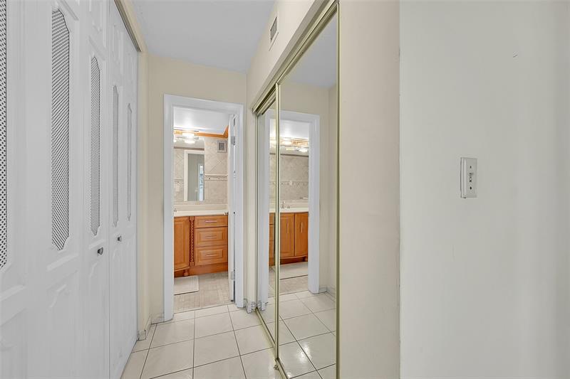 Image 34 of 52 For 801 Ocean Dr  806