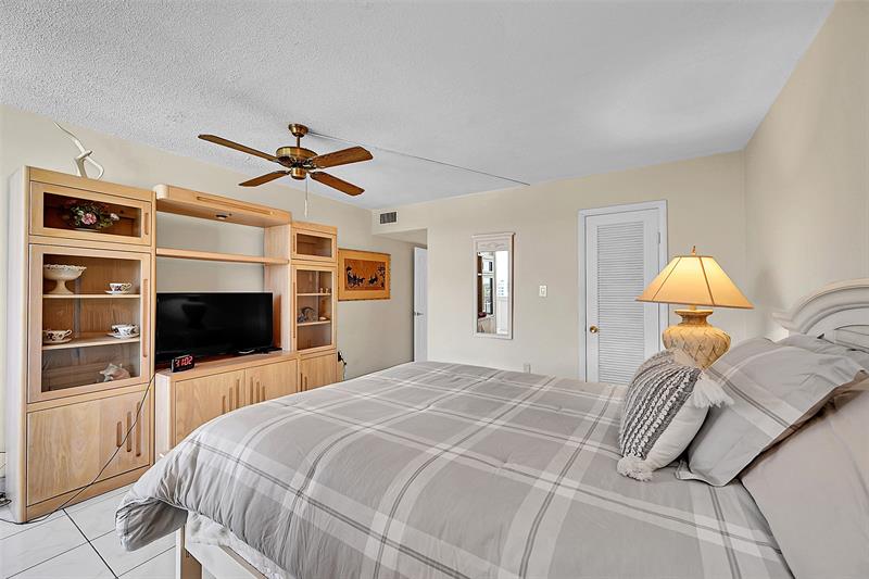 Image 39 of 52 For 801 Ocean Dr  806