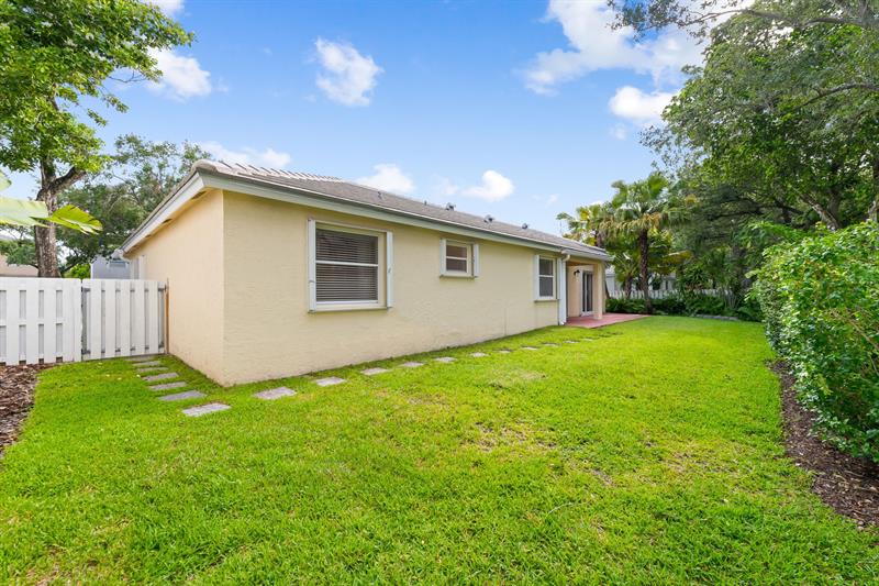 Image 21 of 24 For 9953 9th Ct  