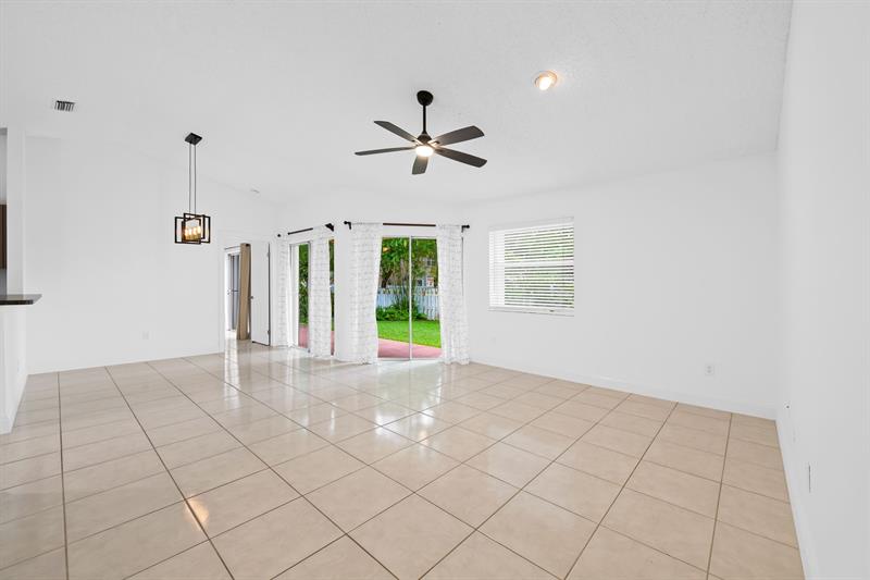 Image 4 of 24 For 9953 9th Ct  