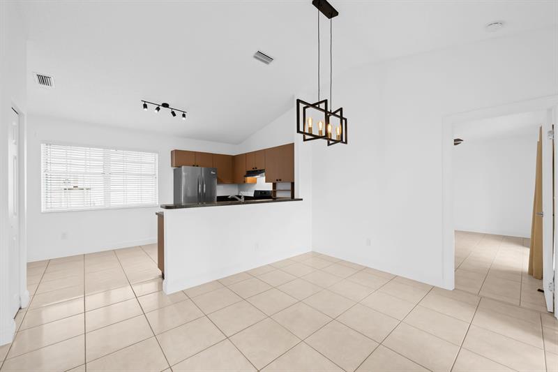 Image 7 of 24 For 9953 9th Ct  