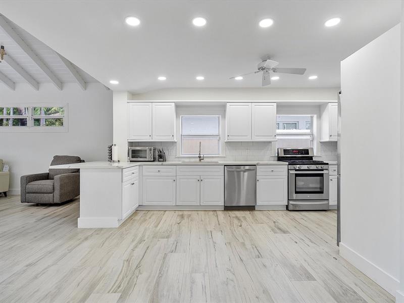 Image 11 of 44 For 411 Poinciana