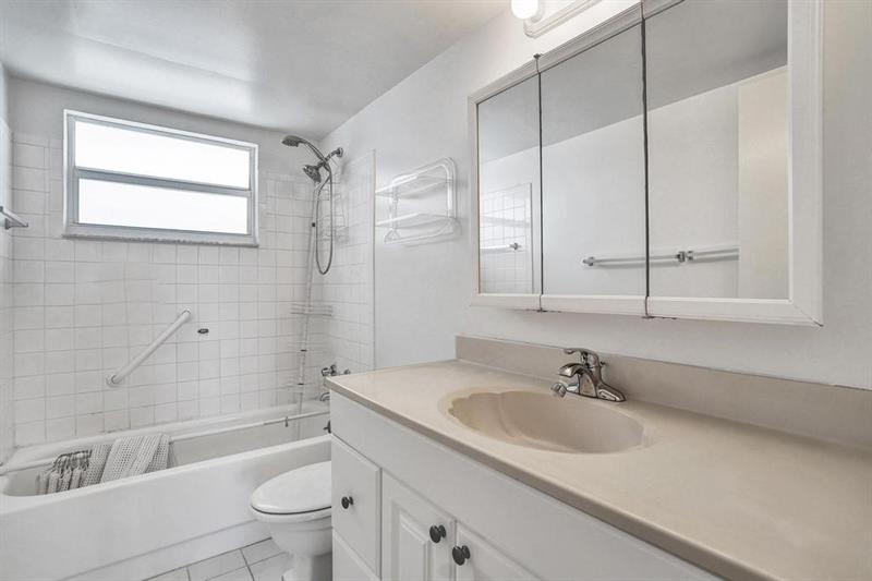 Image 10 of 12 For 2555 11th St  804