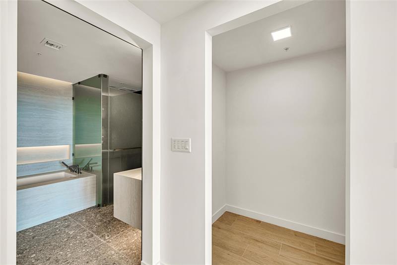Image 17 of 59 For 900 Ocean Blvd  606