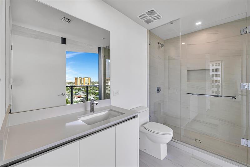 Image 33 of 59 For 900 Ocean Blvd  606