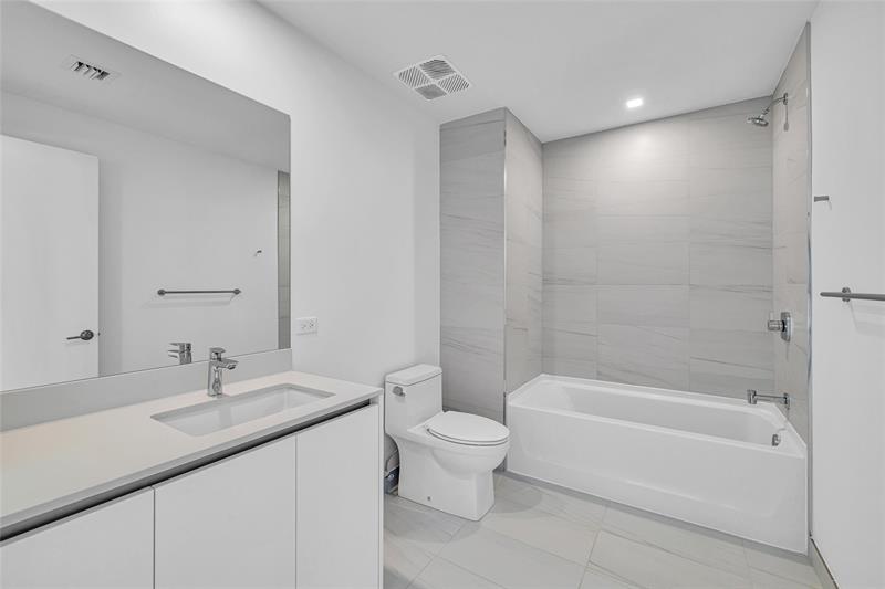 Image 36 of 59 For 900 Ocean Blvd  606