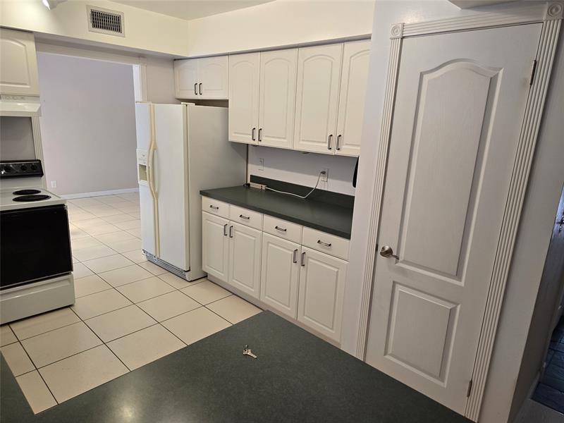 Image 11 of 29 For 425 24th St  