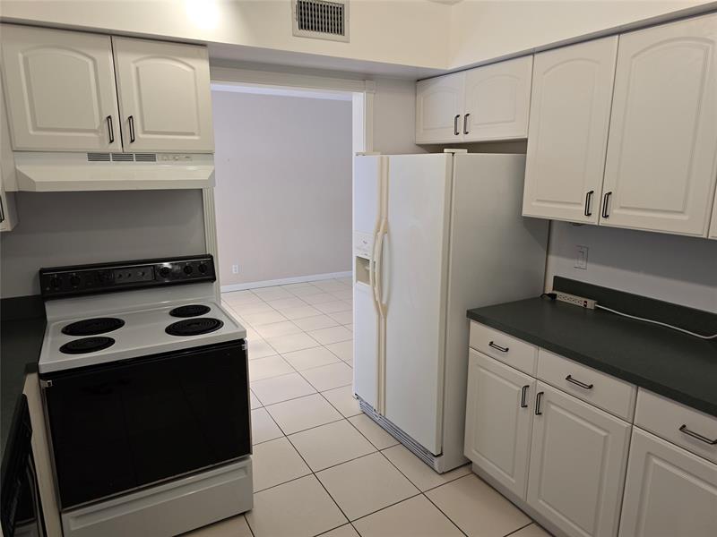 Image 13 of 29 For 425 24th St  