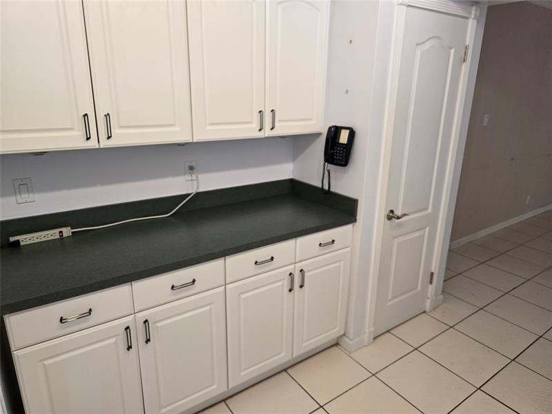Image 14 of 29 For 425 24th St  