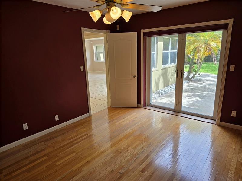 Image 17 of 29 For 425 24th St  