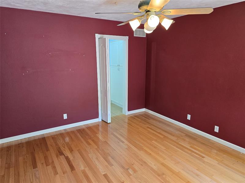 Image 18 of 29 For 425 24th St  
