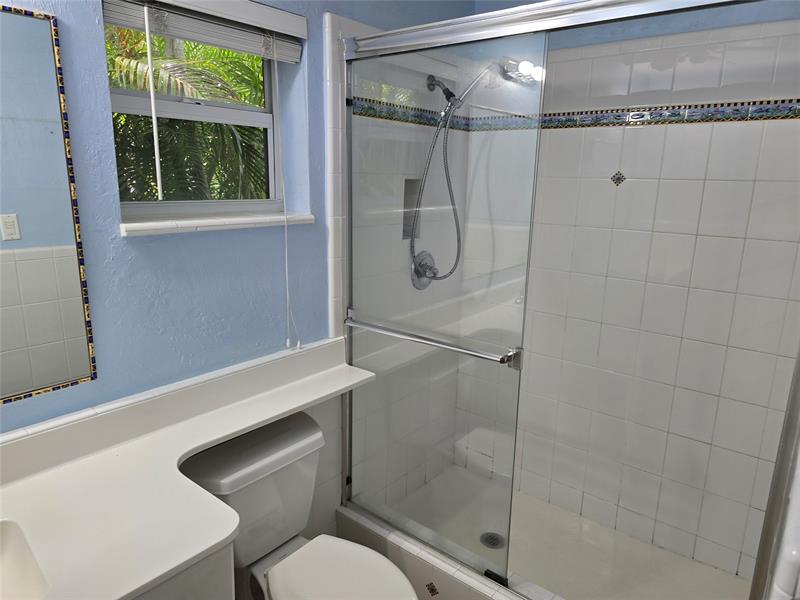 Image 19 of 29 For 425 24th St  
