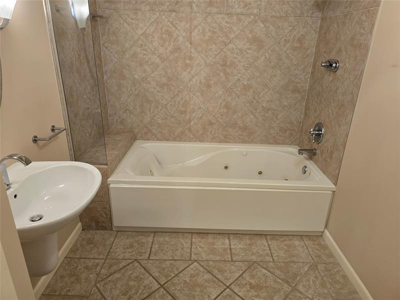 Image 24 of 29 For 425 24th St  