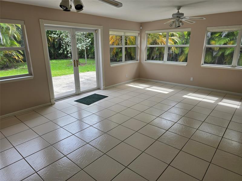 Image 9 of 29 For 425 24th St  
