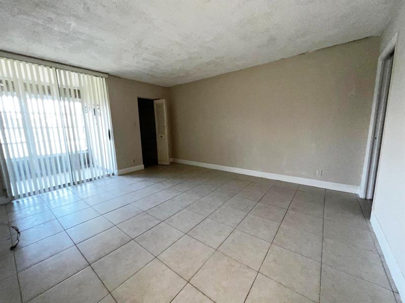 Image 4 of 30 For 3141 47th Ter  221