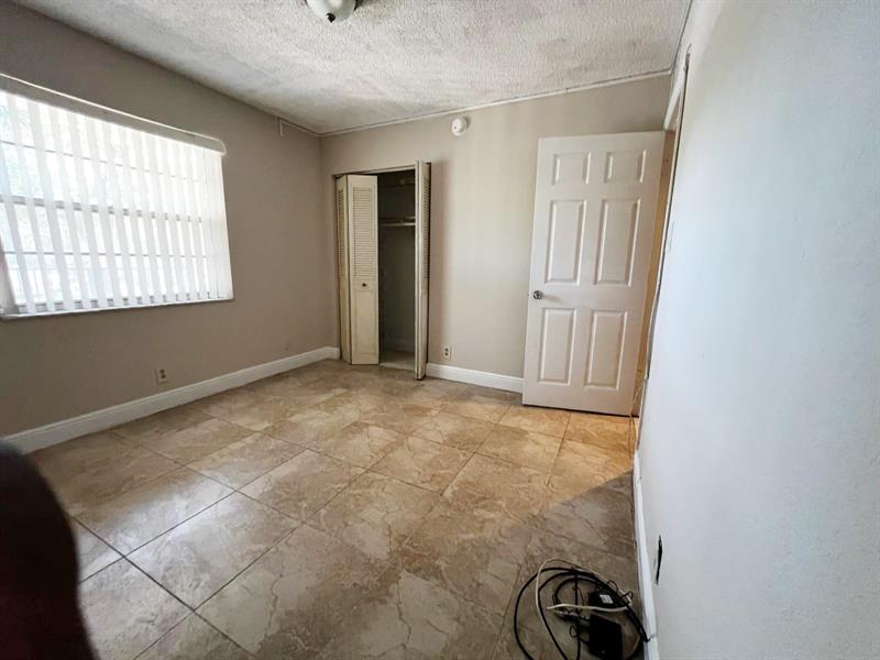 Image 5 of 30 For 3141 47th Ter  221