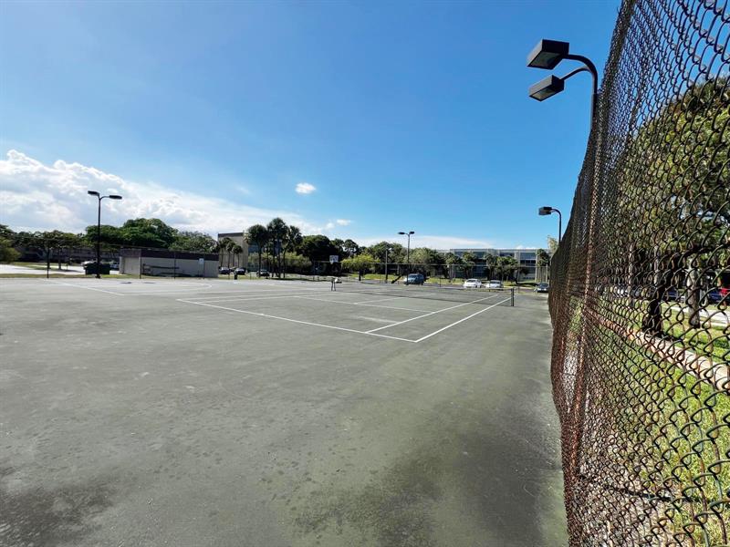 Image 6 of 30 For 3141 47th Ter  221