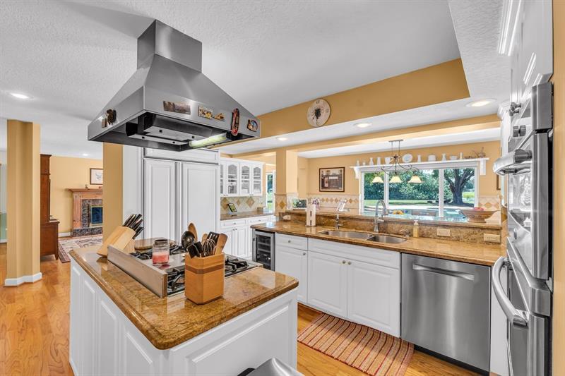 Image 12 of 48 For 11141 26th Dr