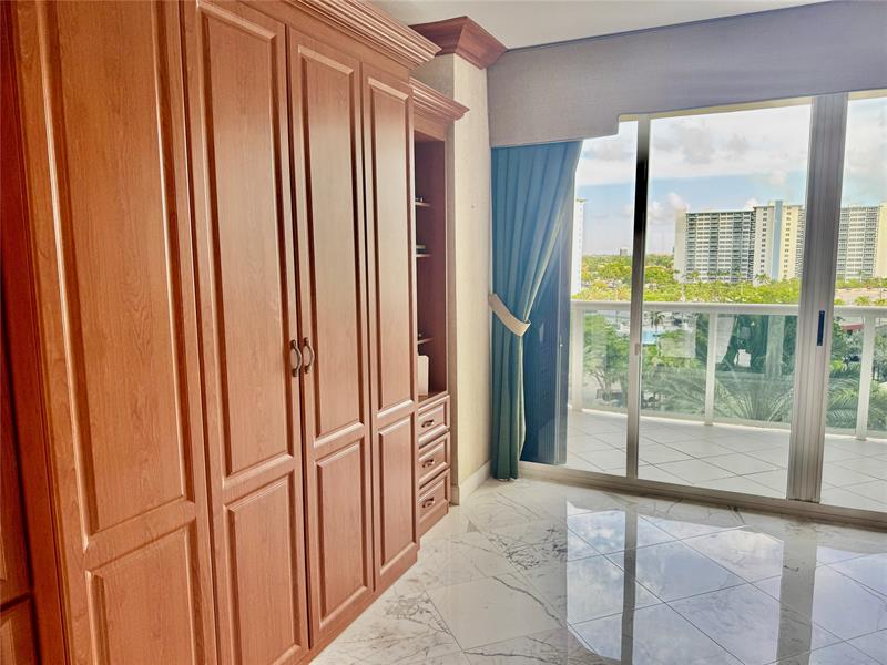 Image 11 of 22 For 3200 Ocean Blvd  707