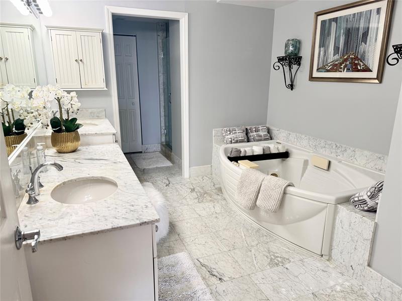 Image 14 of 22 For 3200 Ocean Blvd  707