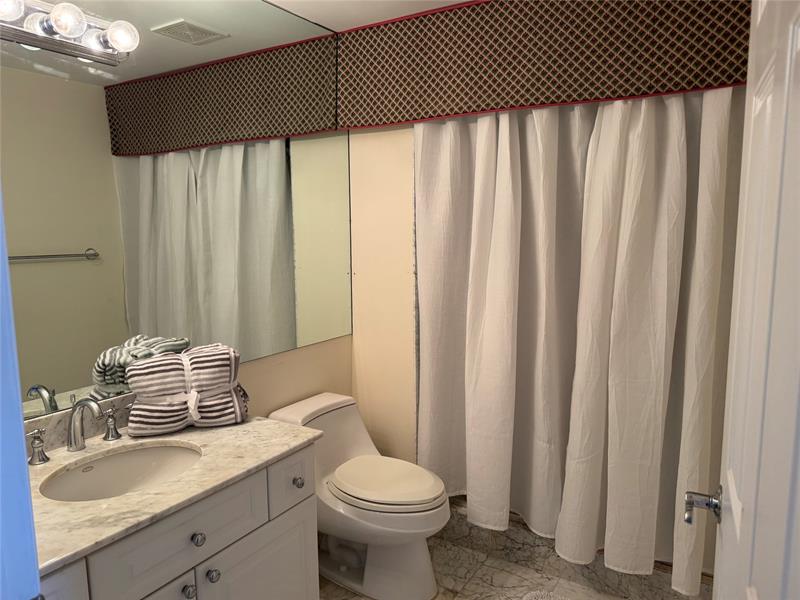 Image 16 of 22 For 3200 Ocean Blvd  707