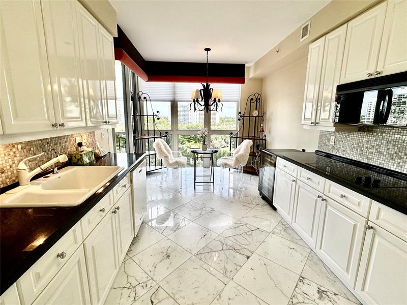 Image 8 of 22 For 3200 Ocean Blvd  707