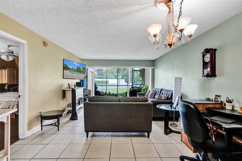 Image 13 of 35 For 4235 University Dr  110