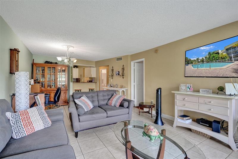 Image 15 of 35 For 4235 University Dr  110
