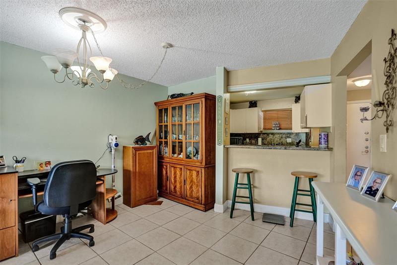 Image 18 of 35 For 4235 University Dr  110
