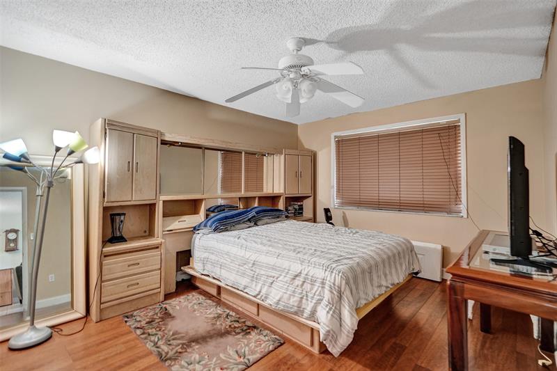 Image 19 of 35 For 4235 University Dr  110