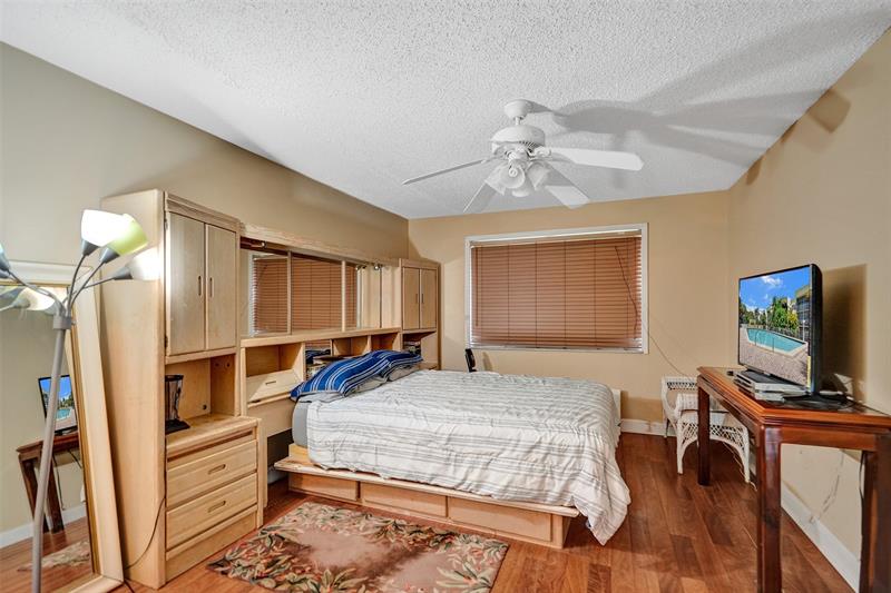 Image 20 of 35 For 4235 University Dr  110