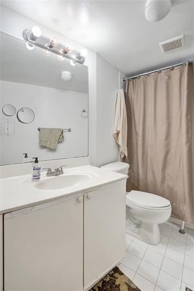 Image 24 of 35 For 4235 University Dr  110